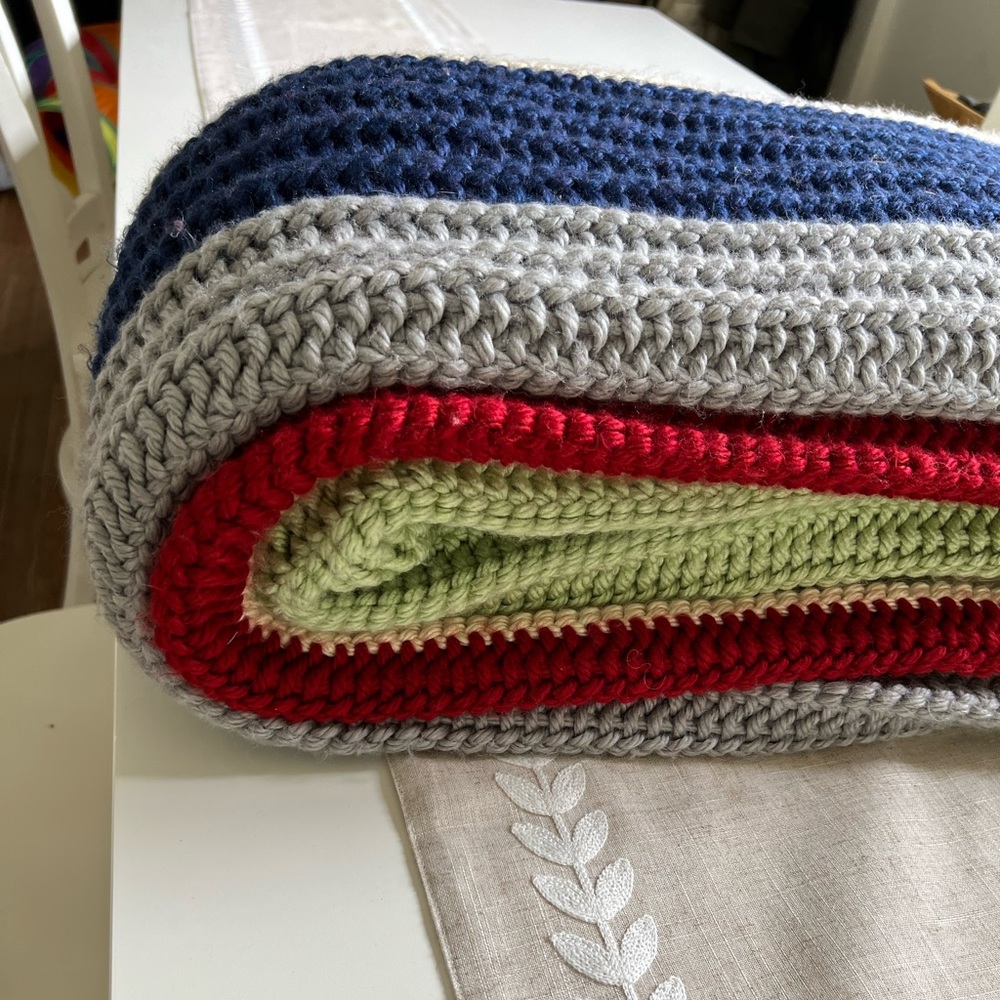 HAND KNIT throw or rug - soft thick heavy!  42” X 105”, with 5” tassels
